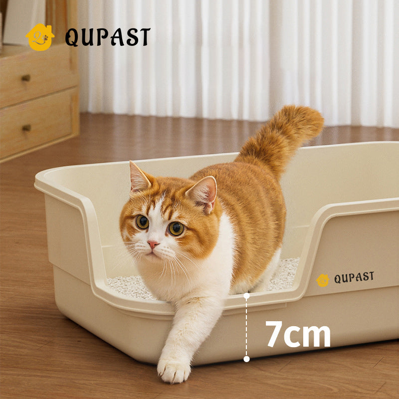 Semi-enclosed cat litter box with heightened anti-splash high fence